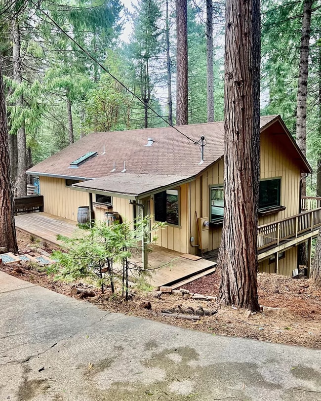 Building Photo - 27151 Lake Dr