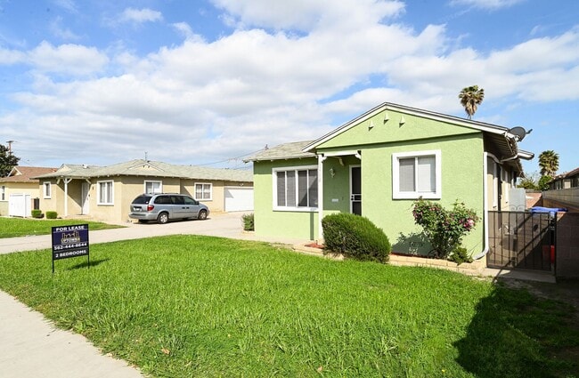 Building Photo - COMING SOON - House - 2 Bedrooms / 1 Bathr...