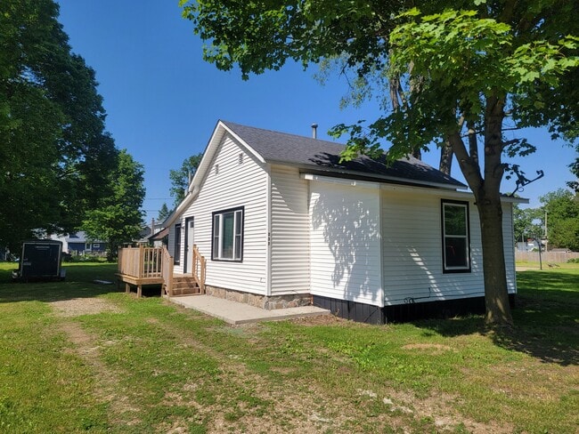 Building Photo - 237 E Arbor St
