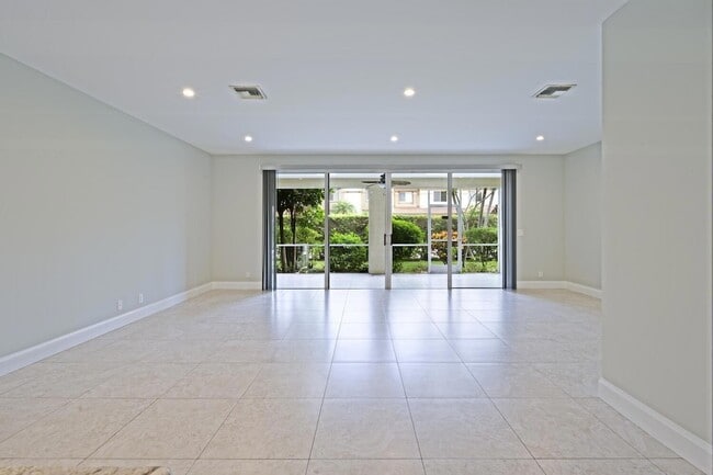 Building Photo - 6817 Via Regina