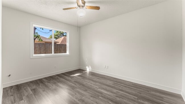 Building Photo - 2107 Charlton House Ln