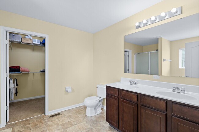 Building Photo - 430 Rockcrest Way