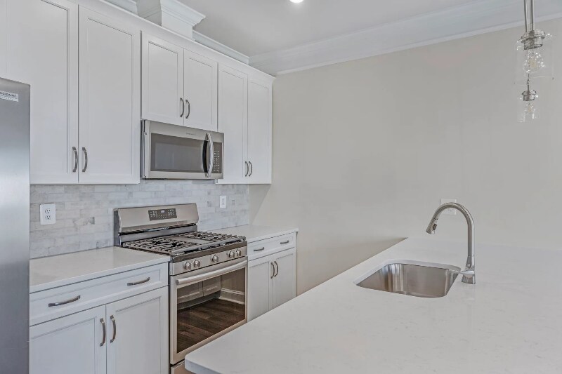 Building Photo - 205 Sunbird Ln