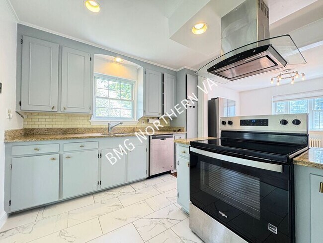 Building Photo - 6600 Braddock Rd