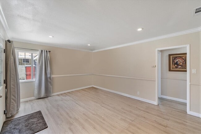 Building Photo - 665 Larimore Ave