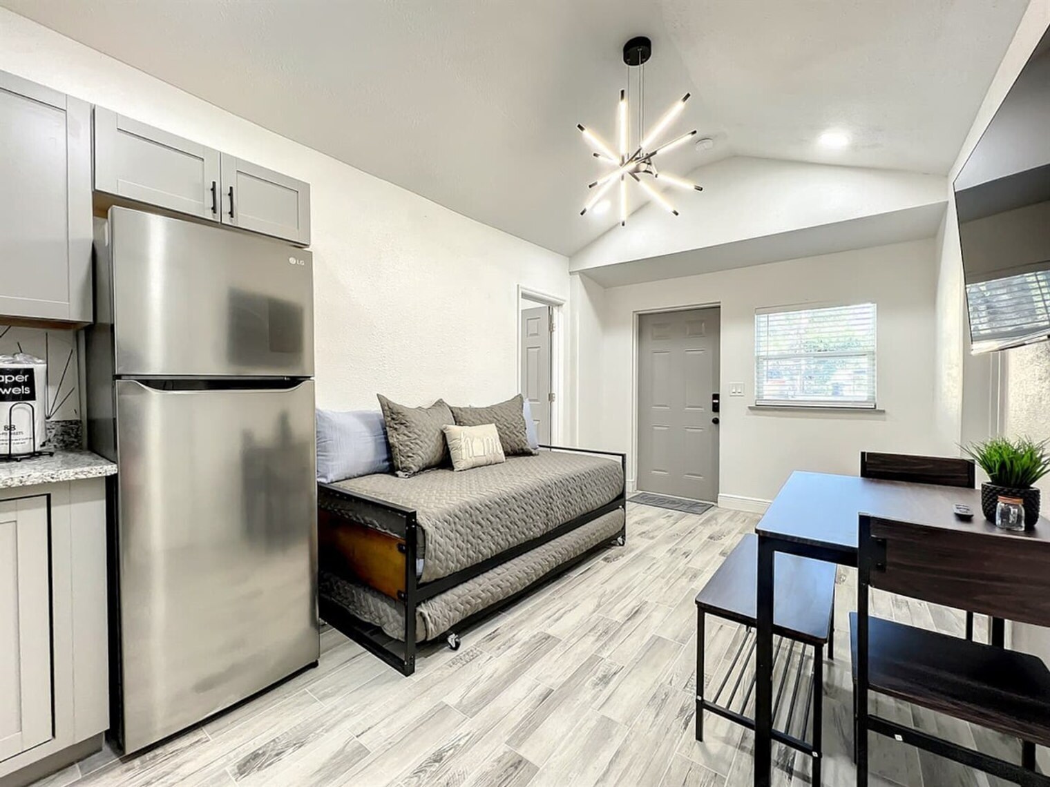 Building Photo - 2008 E Grant Ave