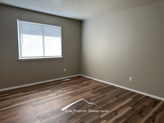 Building Photo - 2524 Colfax Dr