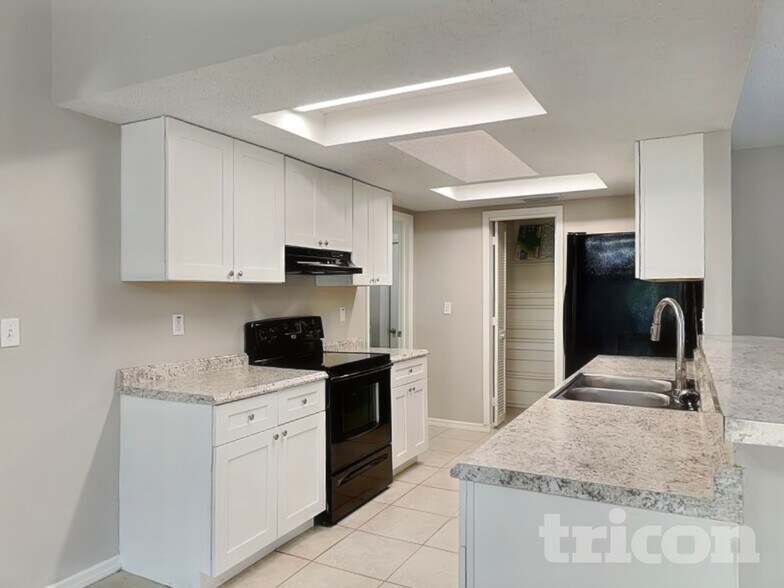 Building Photo - 13415 Twin Lake Ave