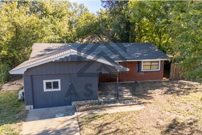 Building Photo - Cute 4 bedroom House