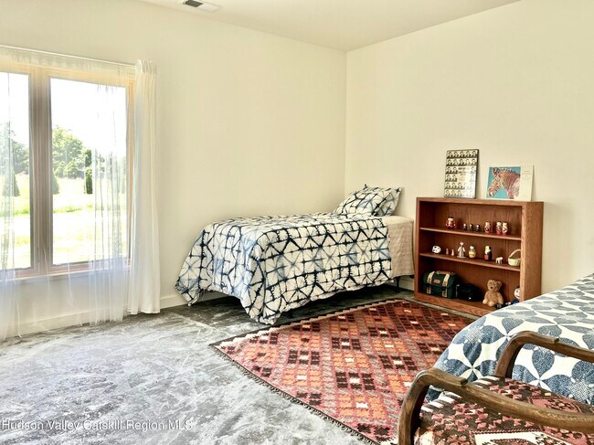 Building Photo - 88 Hover Ave