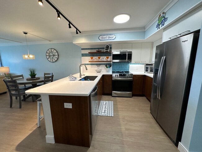 Building Photo - Pelican Watch