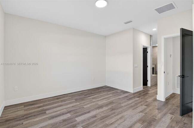 Building Photo - 710 Bedford Point Ave