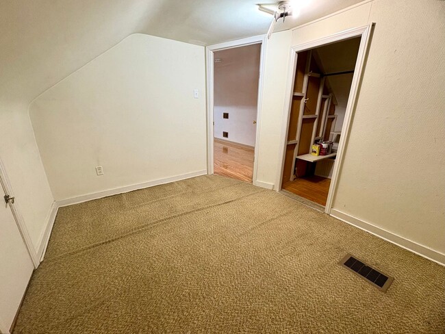 Building Photo - 3 Bedroom 2 Bathroom Cape Cod Available in York!