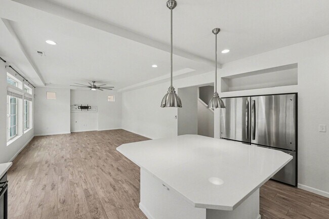 Building Photo - Stunning 4bed/3bath Oakwood Model Home in Erie