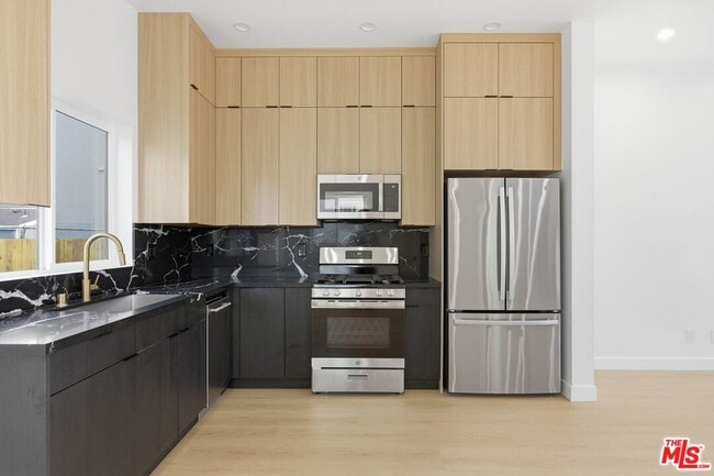 Building Photo - 2837 Redondo Blvd