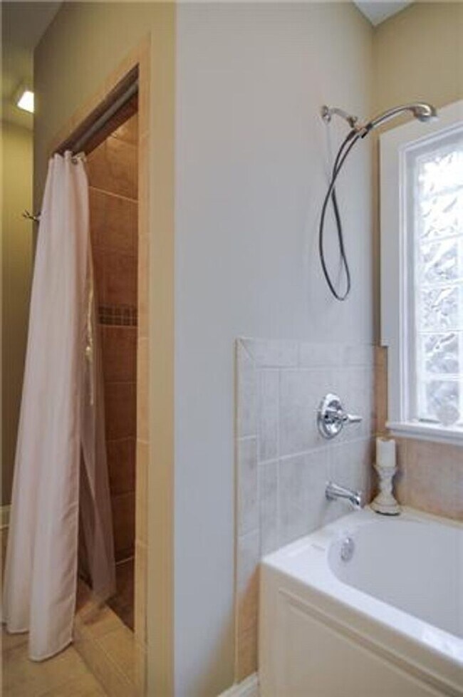Building Photo - Charming East Nashville Home – Walkable to...