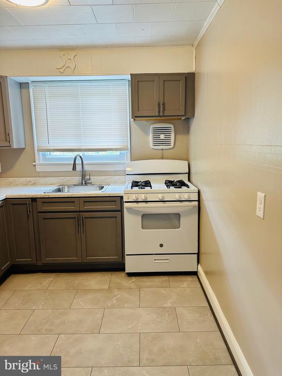 Building Photo - 3201 Wisteria Ave