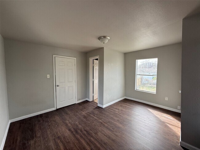 Building Photo - 7314 Navigation Blvd