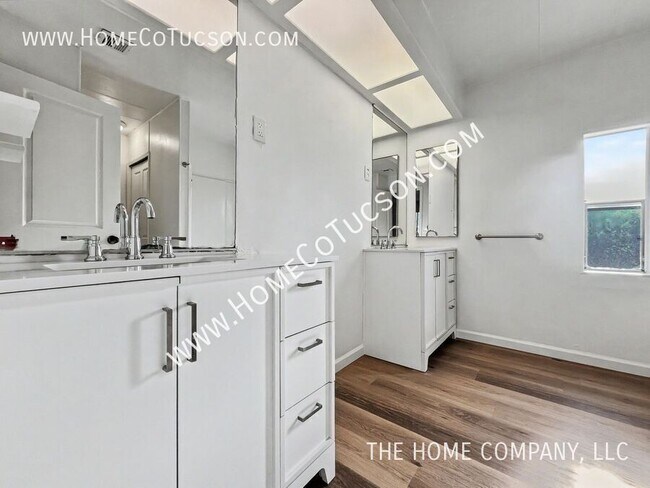 Building Photo - 2548 E Glenn St