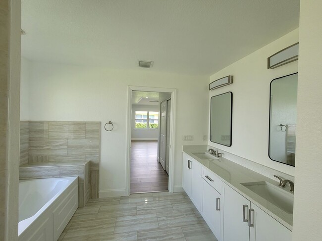 Building Photo - 1758 N Dovetail Dr