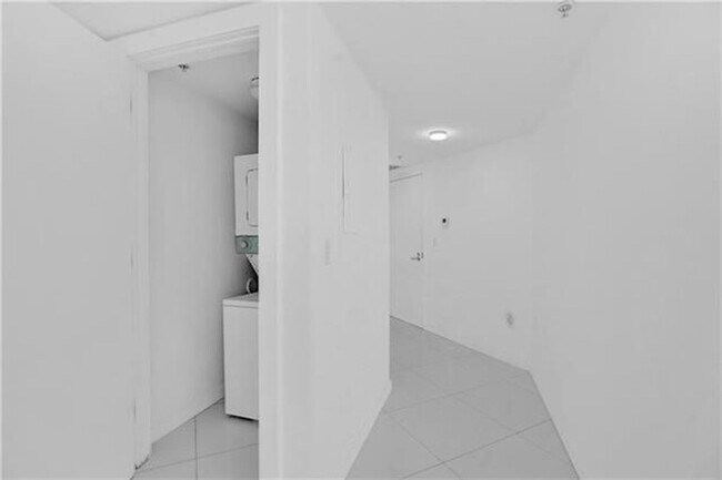 Building Photo - 720 NE 62nd St