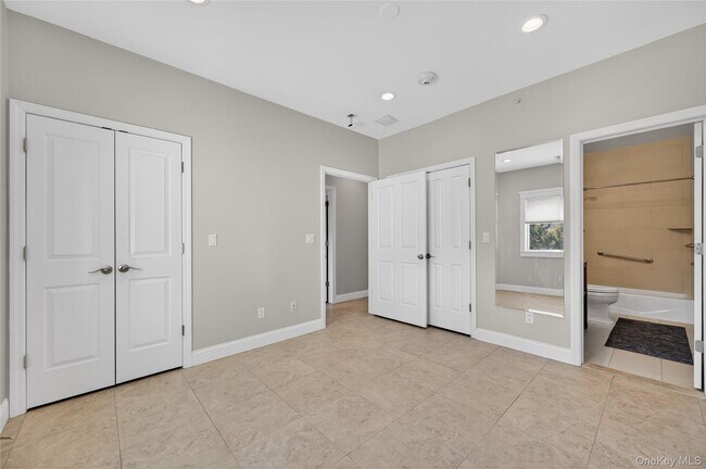 Building Photo - 24 Bayville Ave