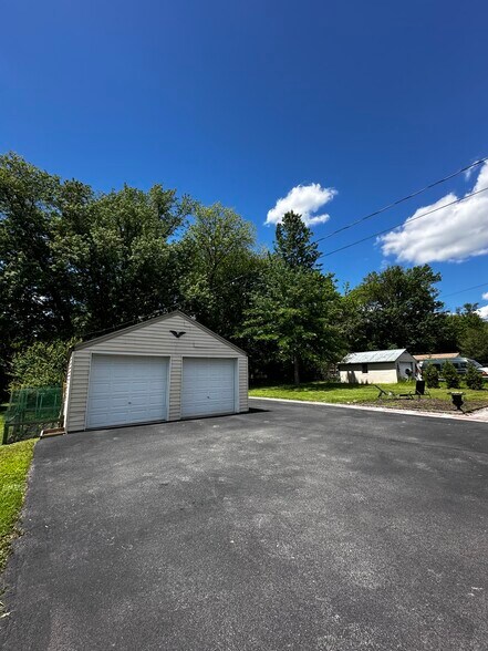 Building Photo - 425 S Trooper Rd