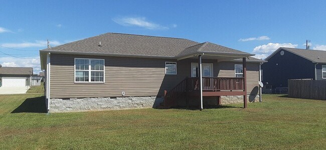 Building Photo - 625 Strawberry Dr
