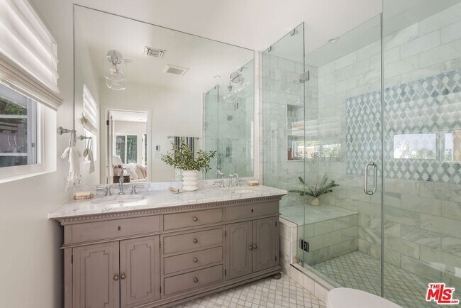 Building Photo - 11349 Canton Dr