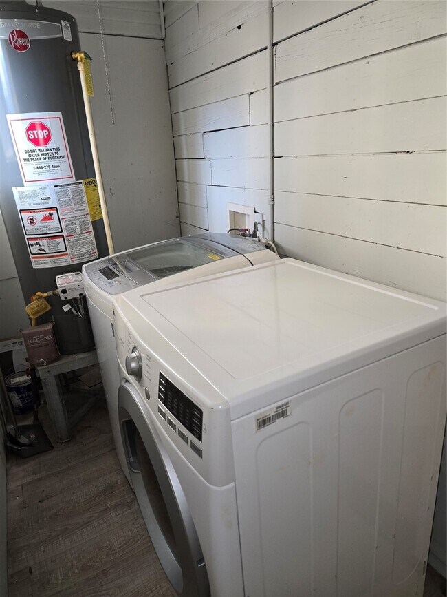 Building Photo - 2812 St Emanuel St