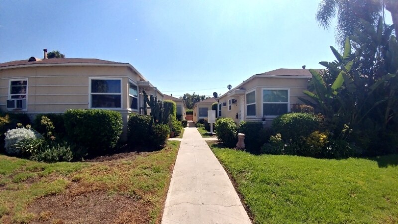 Building Photo - 812 N Fuller Ave