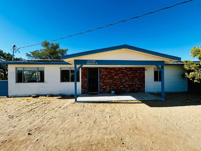 Building Photo - Gorgeous Home Surrounded by Panoramic Views