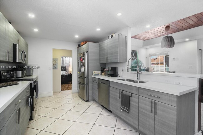 Building Photo - 10135 SW 139th Pl