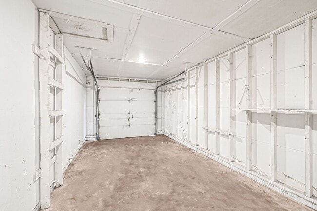 Building Photo - 4319 Howcher St