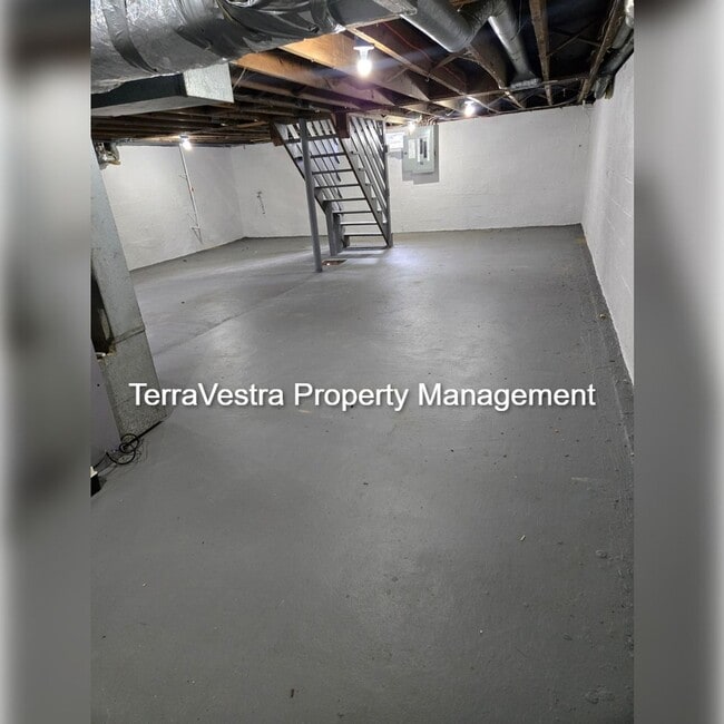 Building Photo - Renovated 3 Bed in Upper Deerfield