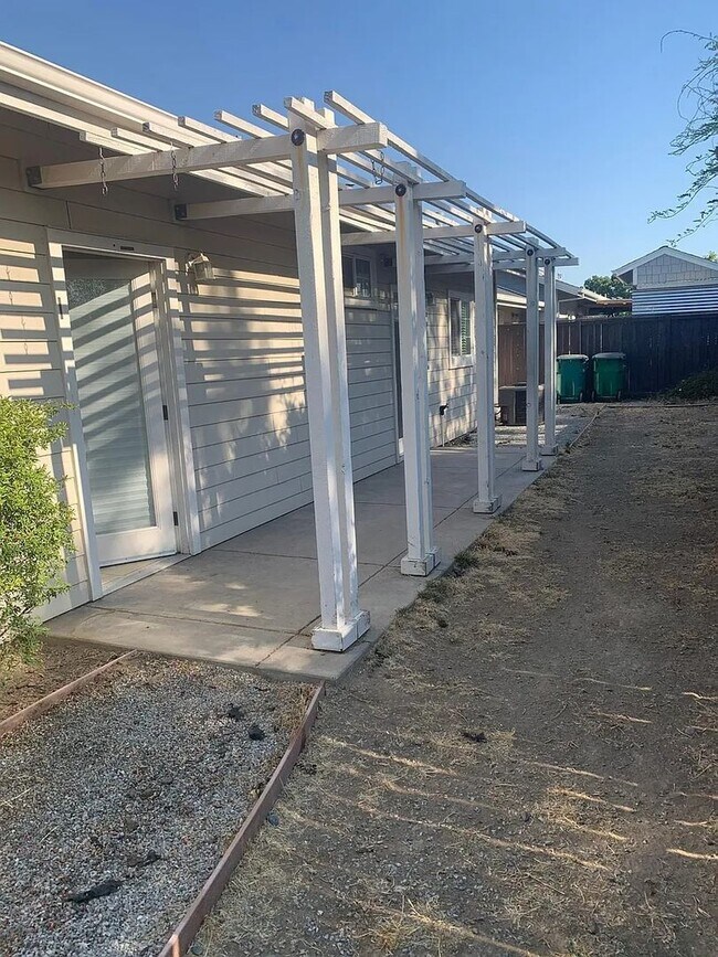 Building Photo - Charming 3/2 Craftsman Home in The Village...
