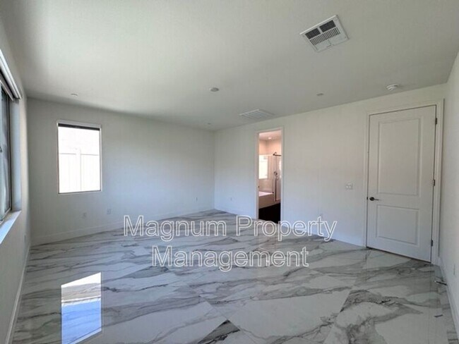 Building Photo - 25061 River Peak Dr