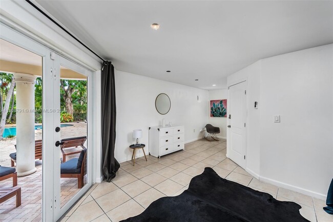 Building Photo - 1051 NE 89th St