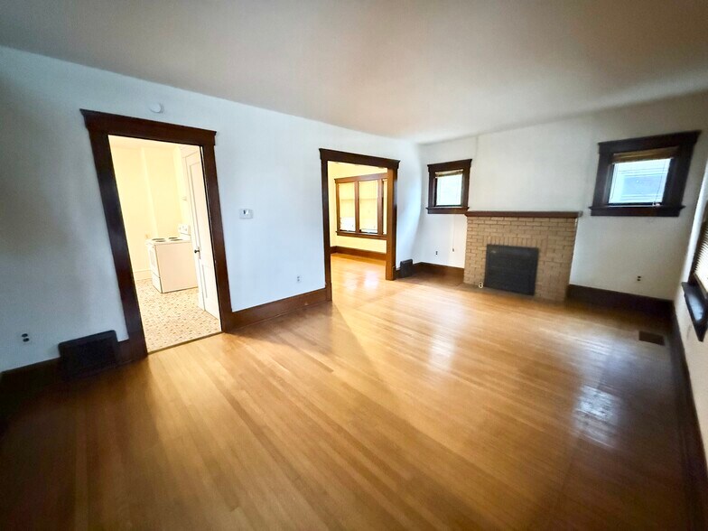 Building Photo - 1208 19th St NW