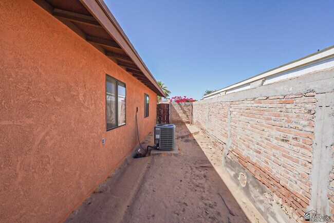 Building Photo - 1183 Babbitt Ln