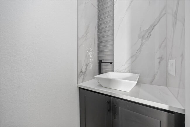 Building Photo - 4533 Larkspur St