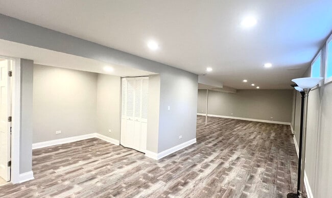 Building Photo - 15122 W Redwood Ln