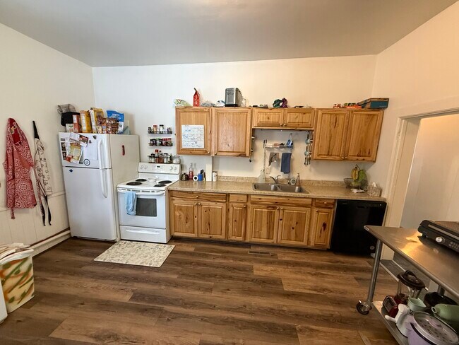 Building Photo - 610 Niagara St