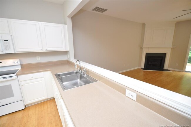 Building Photo - 404 Canyon Lake Cir