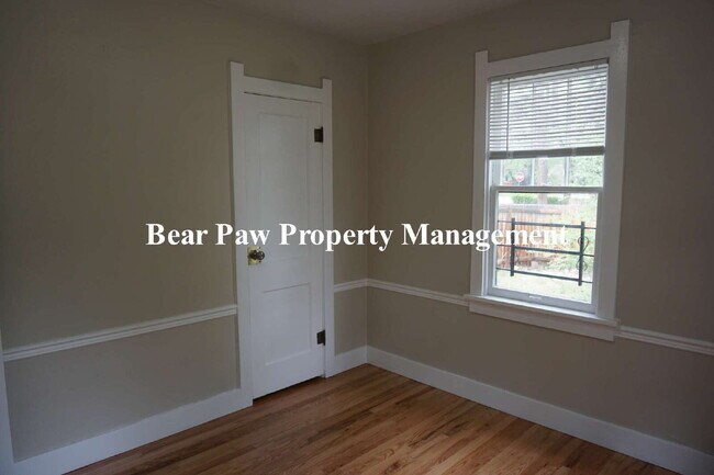 Building Photo - Cute Bungalow in Established Lakewood Neighborhood!