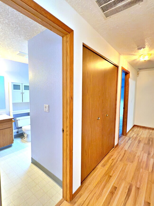 Building Photo - 9834 SE Clinton St