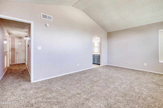 Building Photo - 12209 Chato Villa Dr