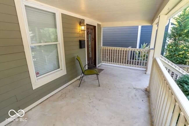 Building Photo - Sweet Spacious Townhome With Finished Base...