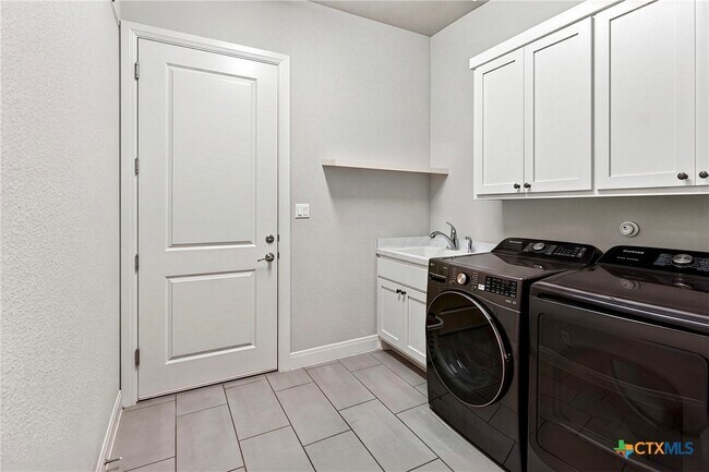 Building Photo - 402 Gulfton St