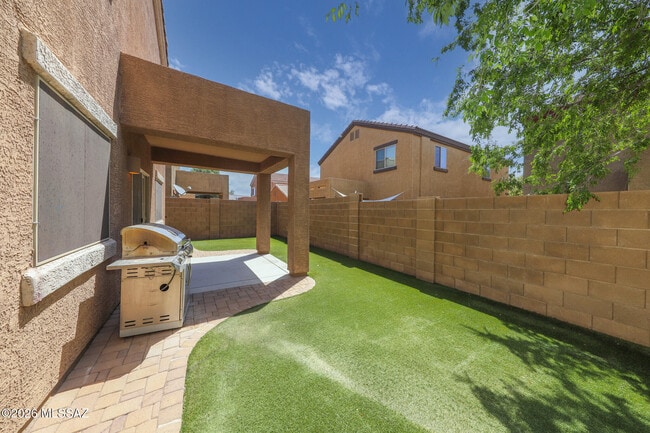 Building Photo - 8754 N Mugho Pine Trail